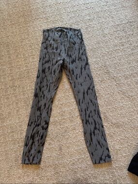 Lulu lemon Gray Patterned High-Waist Leggings size 4
